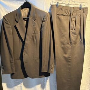 Elegant Men's Brown Suit
